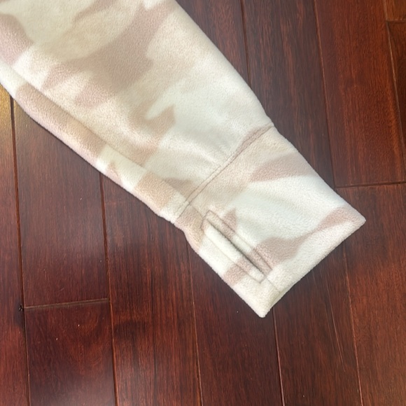 Old Navy Active Pink Camouflage Zip Jacket - Picture 6 of 9